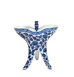 Vintage Chinese Blue & White Porcelain Jue Tripod Ritual Wine Vessel