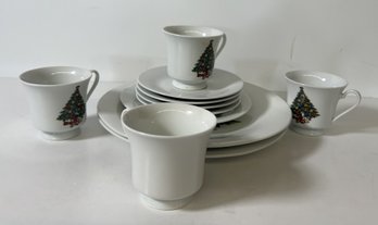 Christmas-Themed Dinnerware Set