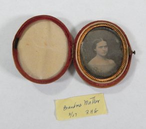 Antique 19thC Victorian Girl Daguerreotype Oval  Photograph Case