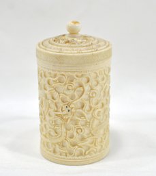 Superbly Carved Antique Chinese Trinket Box. Qing Dynasty.