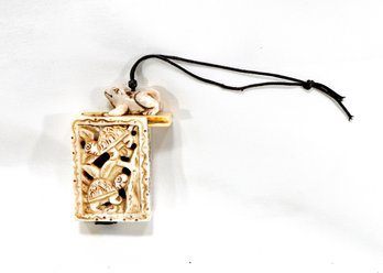 Vintage Chinese Carved Bone Cricket Box With Frog Figure On Lid