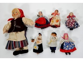 Lot 7 Vintage Dolls