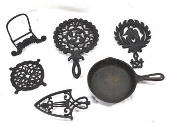 Vintage Cast Iron Lot: Skillet, Trivets