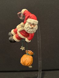 Hang On Santa - Don't Drop The Toys!