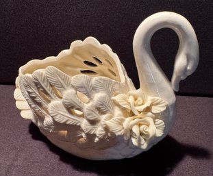 Beautiful Vintage Ceramic Swan