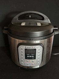 Insta Pot - Electric Pressure Cooker - 8 Quart