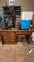 Cool Smaller Desk With Lava Lamp, Decor And Goodies #28