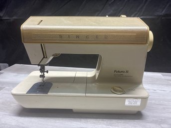 Singer Futura II Sewing Machine Lot #179