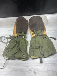 US Military M-1949 Artic Extreme Cold Mittens With Removable Liners Size Medium Lot #199