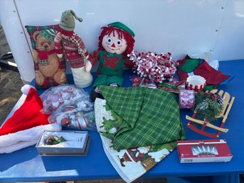 Christmas Estate Collectibles Lot #47