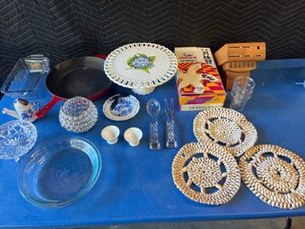 Cast Iron Skillet, Baking Pans, Mud Pie Cake Stand & More Lot #101