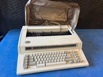 Vintage Royal IBM Typewriter Lot #107