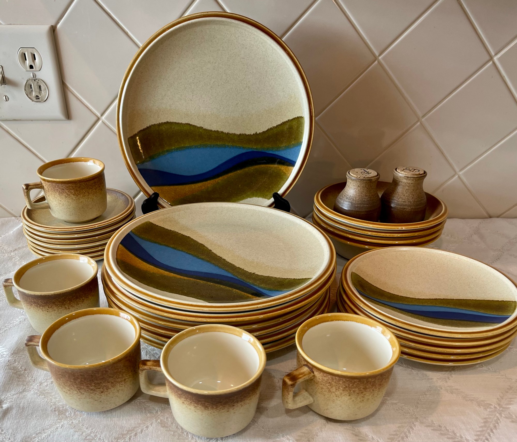 Mikasa Style Kraft Blue River Stoneware Dish Set - (7) Dinner