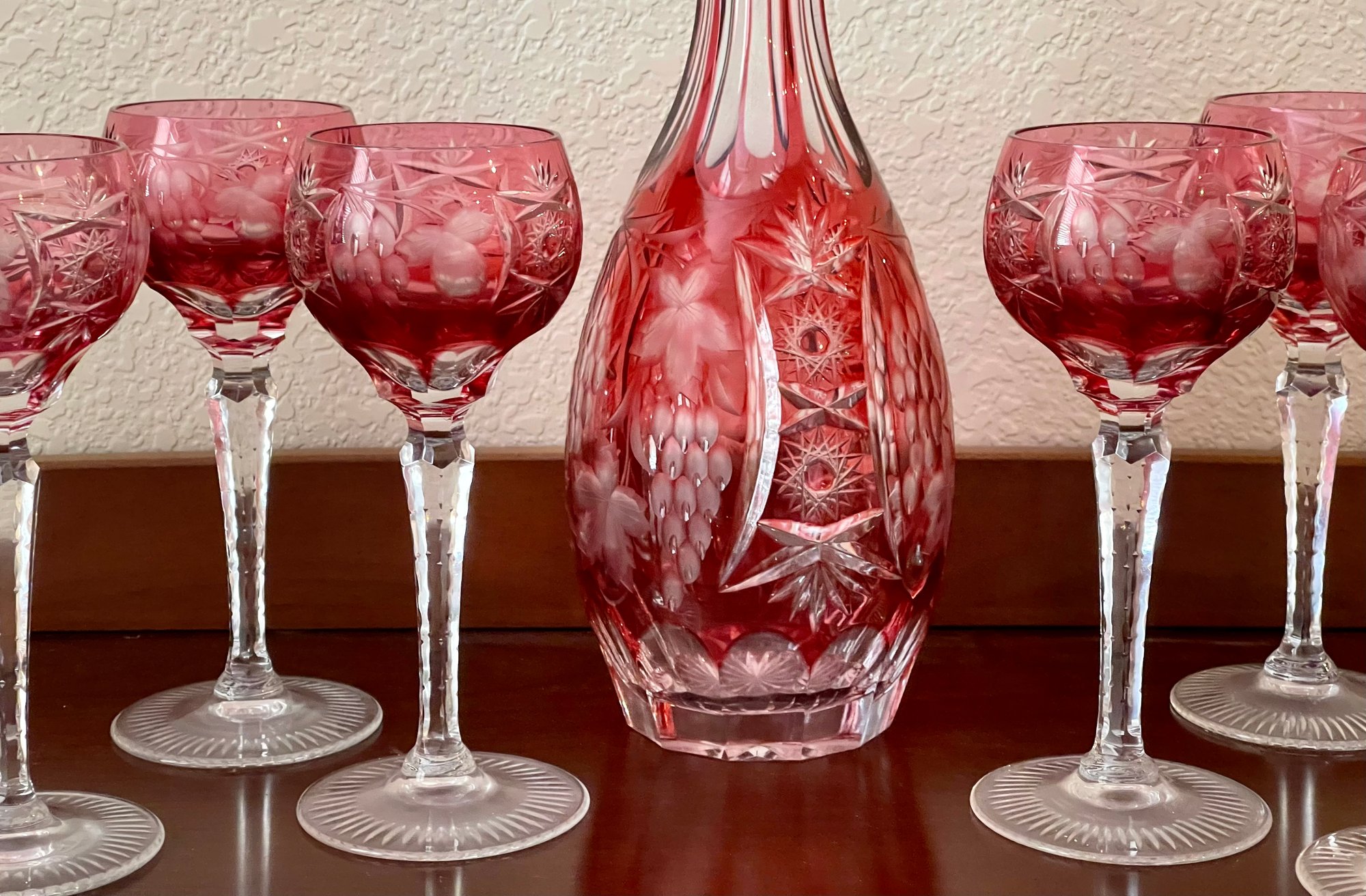 Antique Nachtmann Germany Red Cut To Clear Decanter With 8 Red Crystal  Glasses #26415 | Auctionninja.com, image size:2000x1312