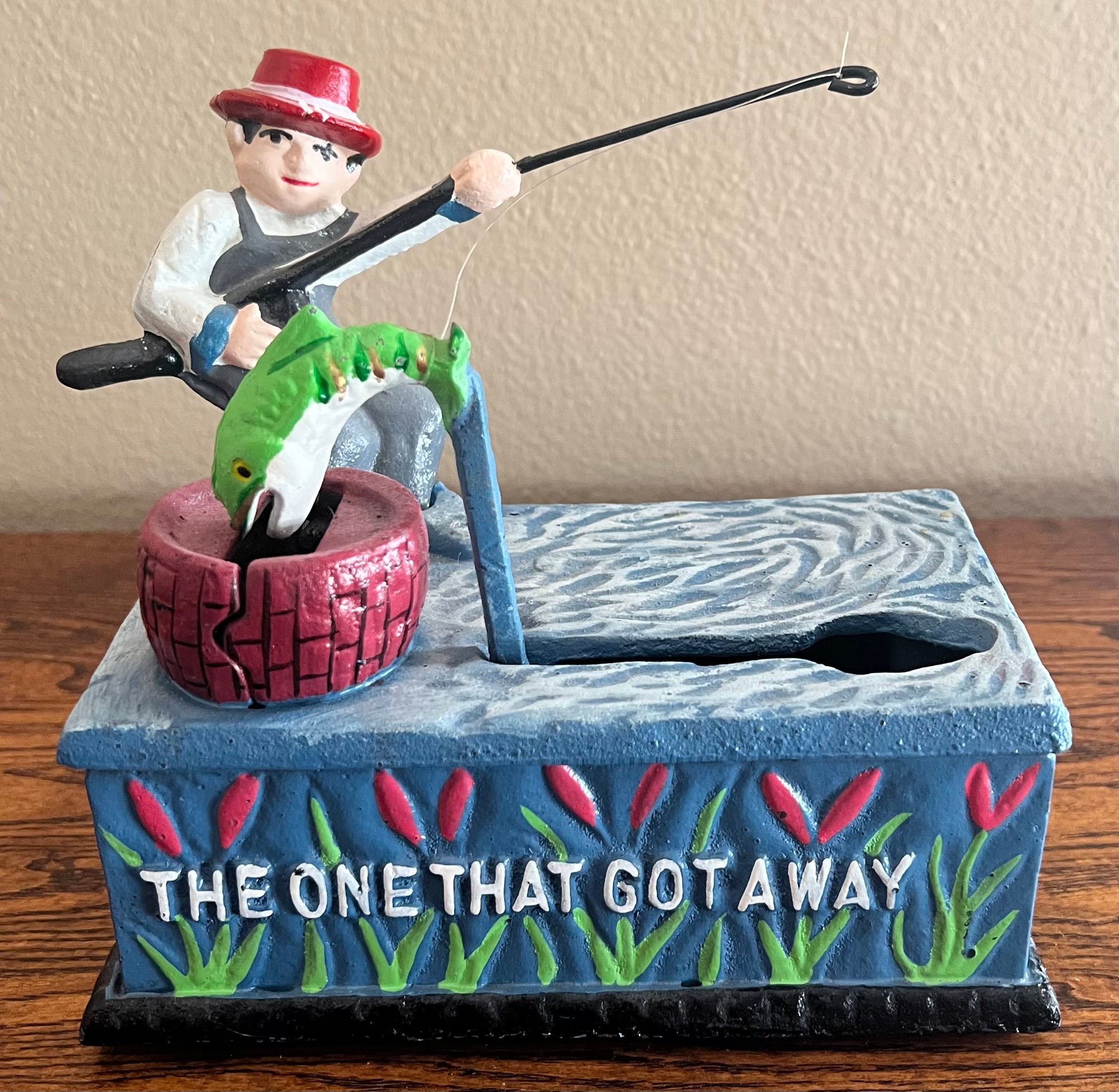 Vintage The One That Got Away Cast Iron Mechanical Coin Banks #39693 |  Auctionninja.com