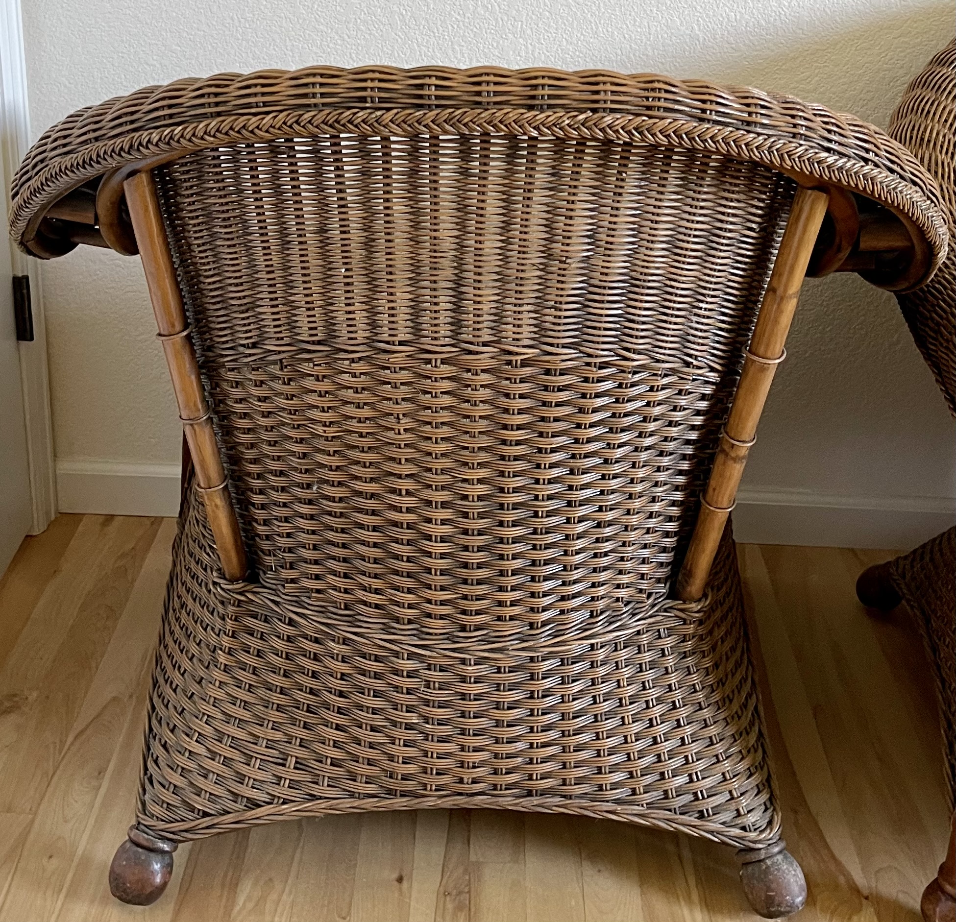 Hot wicker chairs at pier one Store