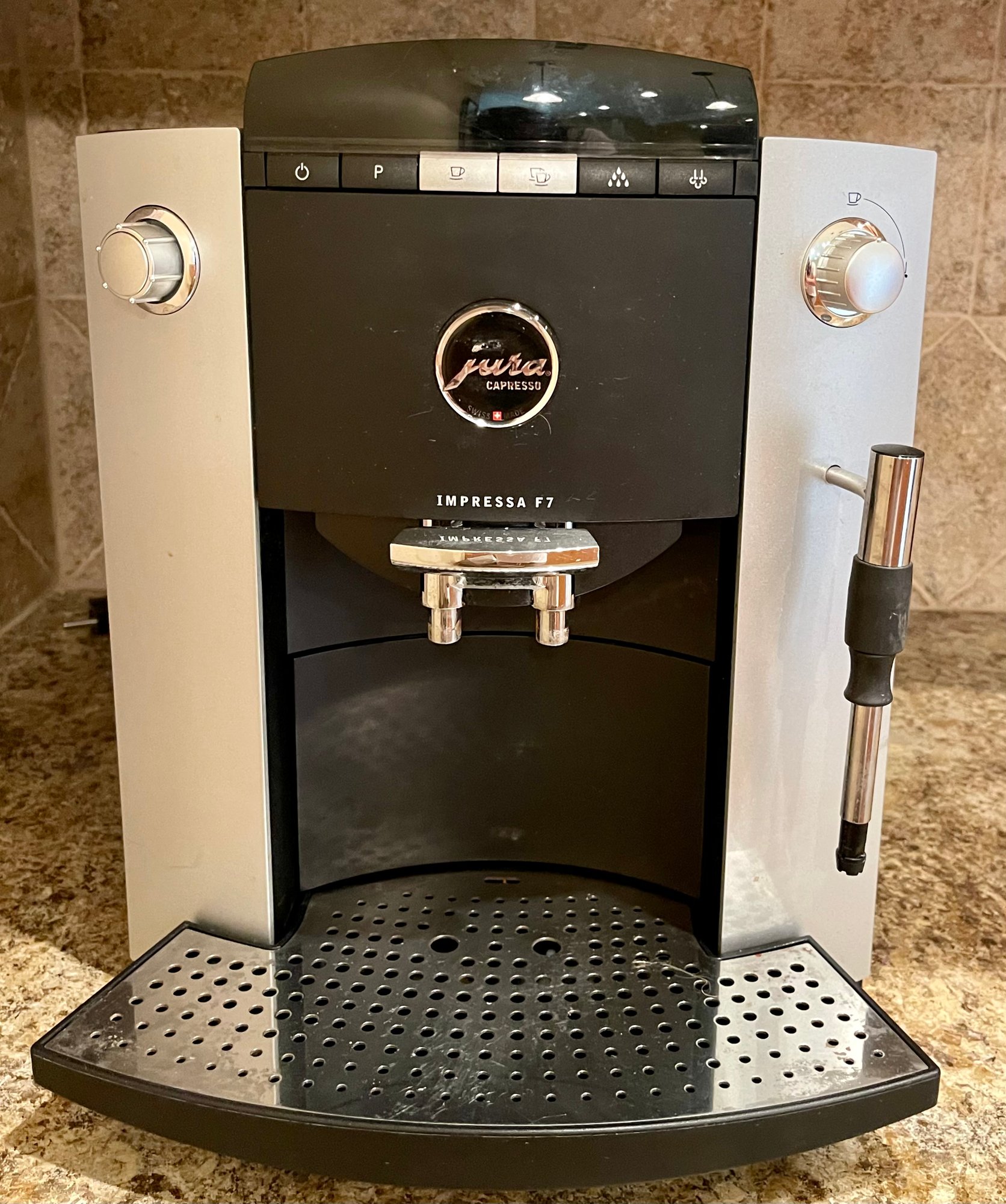 Jura Capresso Swiss Made Impressa F7 Coffee Machine 30827