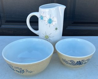 Franciscan Earthenware Starburst Pitcher And (2) Pyrex Homestead Mixing Bowls