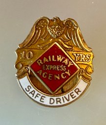 1oK Gold & Enamel Railway Express Agency 10 Year Safe Driver Pin - 3.85 Grams