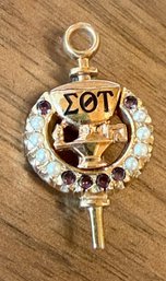 10K Gold - Amethyst & Pearls Sigma Theta Tau International Nursing Honor Society Lamp Badge - 3.64 Grams