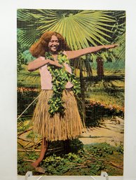 VINTAGE 1930s LINEN  POSTCARD FEATURING A HAWAIIAN HULA DANCER