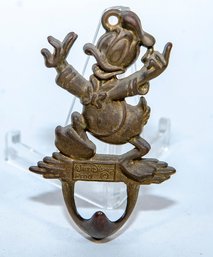 WALT DISNEY - VINTAGE BRASS DONALD DUCK KEYRING HOOK