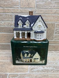 Heartland Valley Village Porcelain Lighted House W/ Box  Christmas Village Decor