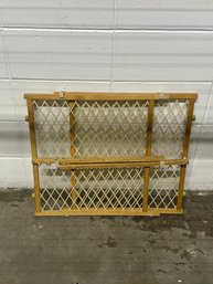 Expandable Wooden Baby Gate / Pet Gate  Lattice Style Safety Gate