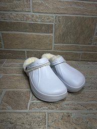 White Faux Fur Lined Clog Slippers Size 9/10 - New With Tags