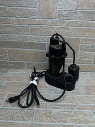Utilitech 1/2 HP Submersible Sump Pump With Float Switch - Model 148011