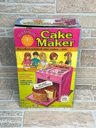 Vintage-1972-IDEAL-In A Minute Toy CAKE MAKER With INSTRUCTIONS & BOX