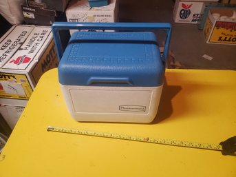 Rubbermaid Cooler