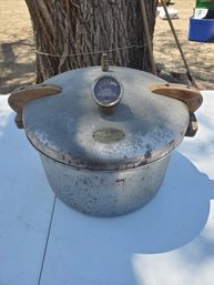 Vintage National No. 7 Pressure Cooker