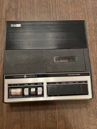 Vintage General Electric AM/ AM Radio Recorder Model M8520A