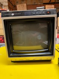 Vintage General Electric Portable TV Model B-0975