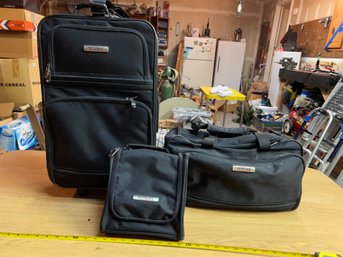 Set Of 3 Embark Luggage Set