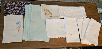 10-225 Linen Lot Tablecloth, Runner, Napkins, Etc. (Atkins)