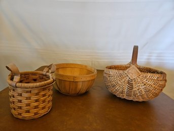 Lot 10-287 Three Baskets (White Shelf )