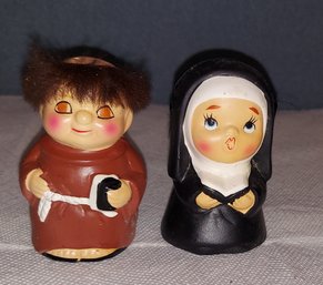 Lot 5-6 Friar Monk And Nun Salt & Pepper (green Shelf)