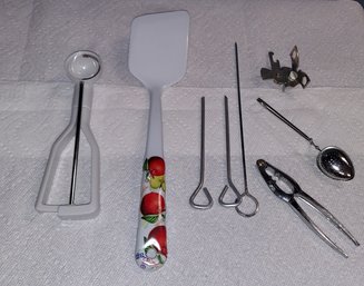 Lot 6-75 Nicely Colored Utensils And Steak Knives(TIR-2)