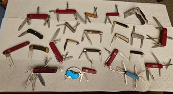 Lot 5-108 Two Dozen Pocket Knives Mixed Lot (Top 2-drawer)