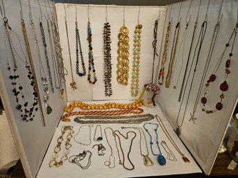 Lot 5-119 Necklace Lot 1 Bracelet Mostly Vintage (Lateral Top)