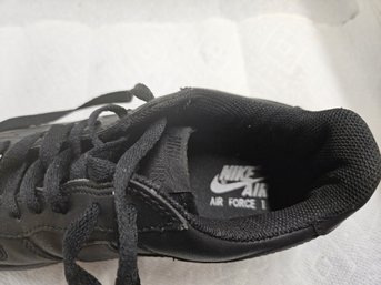 Lot 5-156 Nike Air Black Sz 7.5  (brown Wood Shelf By Bathrm)