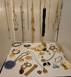 Lot 5-158 Jewelry Lot Mostly Vintage White Flower(Top Lateral)