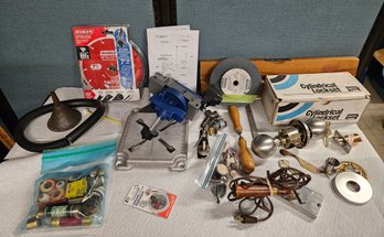 Lot 5-189 Miscellaneous Tool/house Lot (tan Shelf By Bthrm)