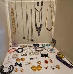 Lot 5-215 Jewelry Necklaces, Glass Beads, Bracelets, Earrings In Box (Lateral File)