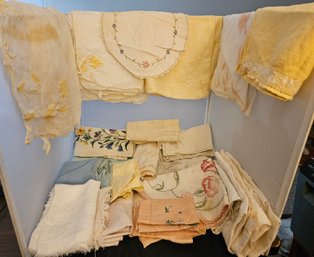 Lot 5-323 Large Linen Lot (white Shelf)