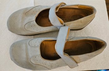 Lot 5-351 Birkenstocks Footprints Sz 41 (Atkins Shelf)