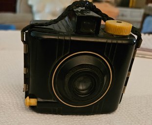 Lot 6-2 Mini Brownie Camera (green Shelf))