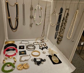 Lot 6-14 Jewelry Lot Necklaces , Bracelets, Earrings (Top Lateral File)